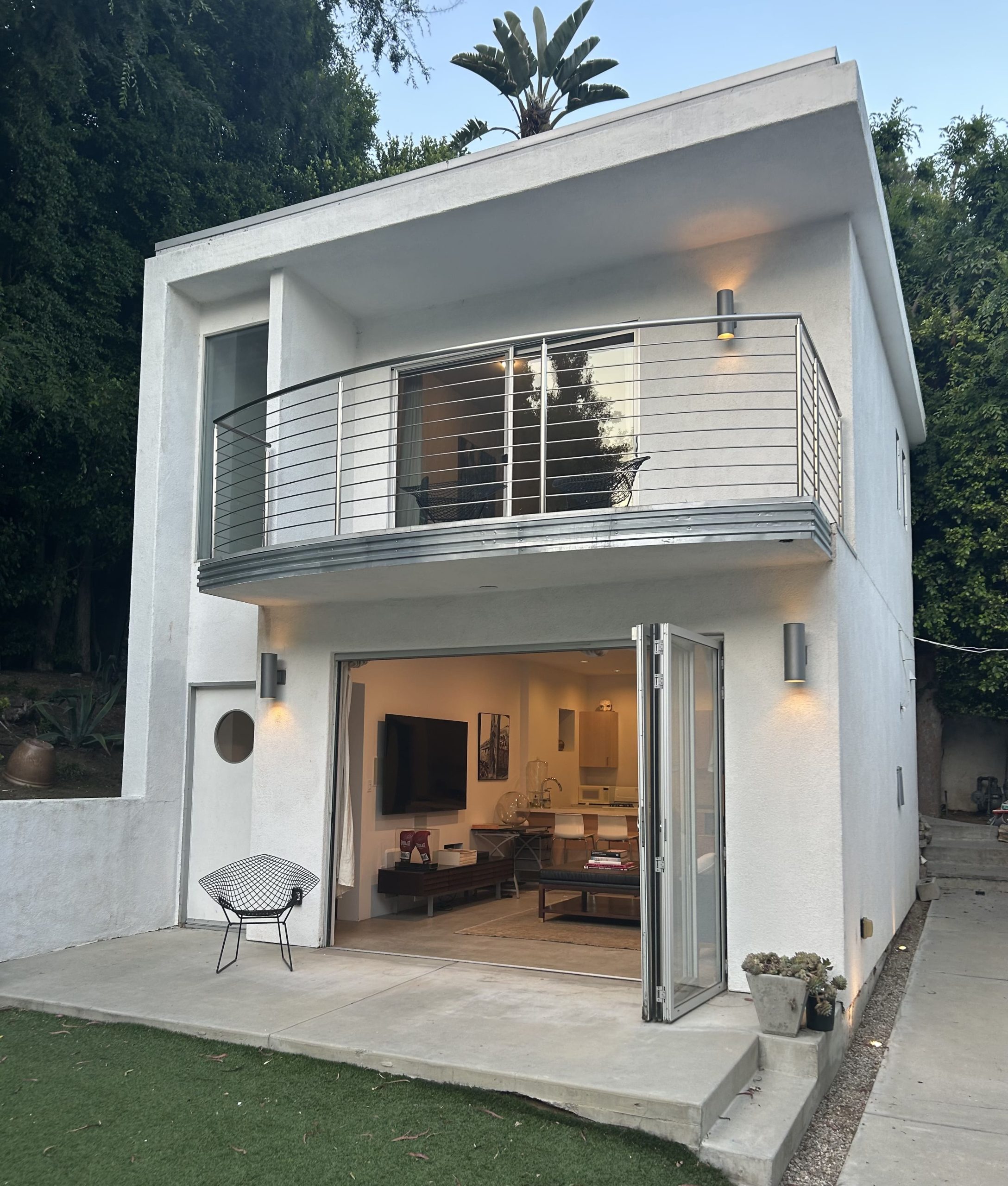 HOLLYWOOD HILLS